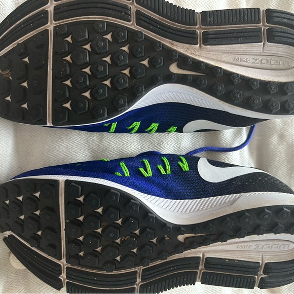 Nike Blue and Green Sneakers with Breathable Mesh - Picture 8 of 8